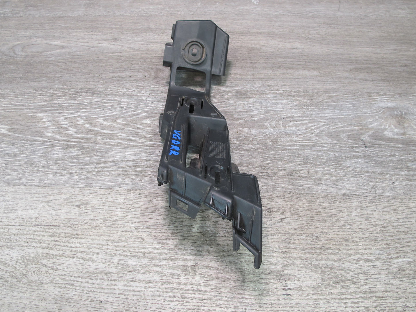 2008 VW R32 VR6 Rear Bumper Left & Right Guide Bracket Mount Support Set OEM