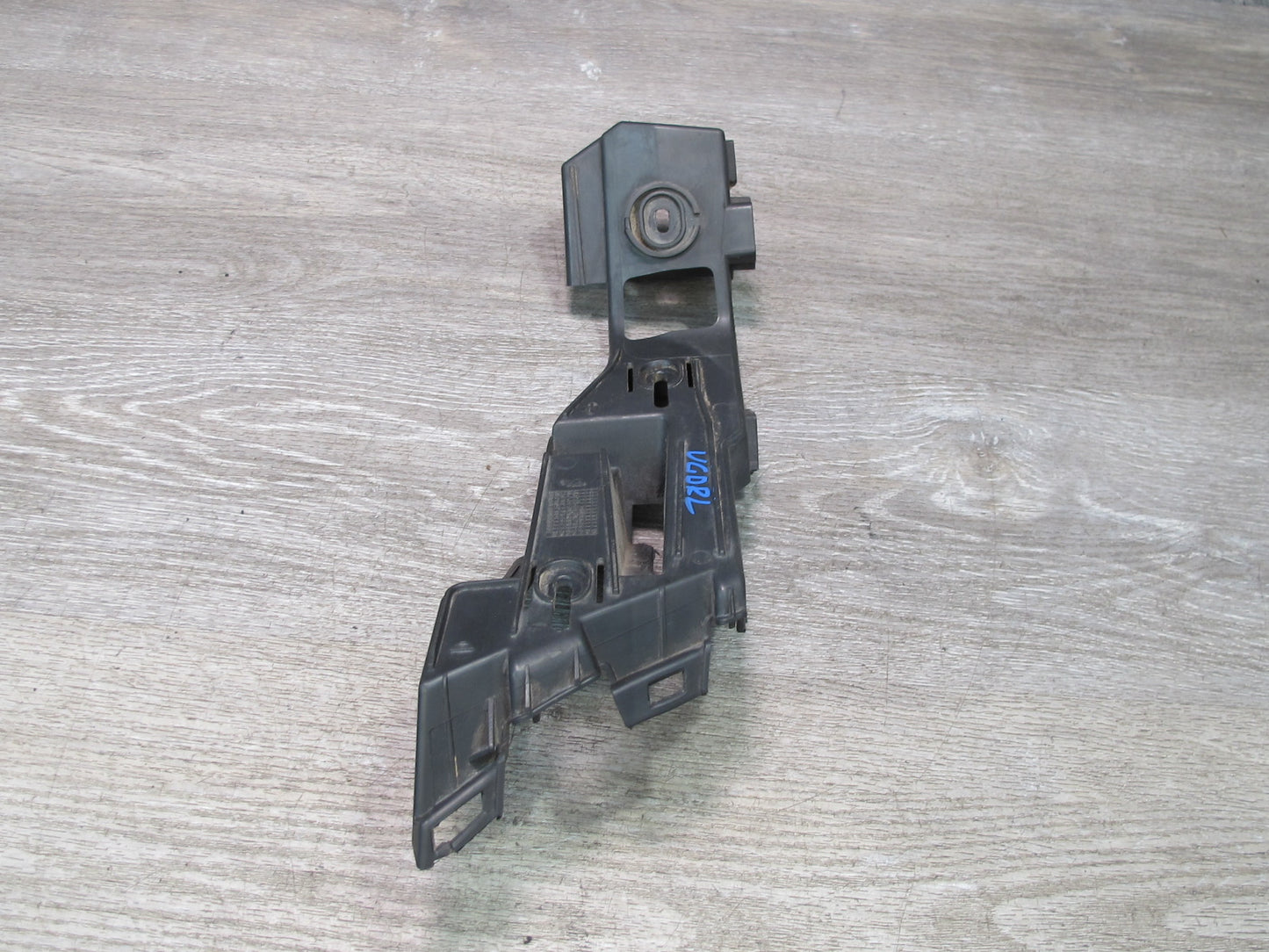 2008 VW R32 VR6 Rear Bumper Left & Right Guide Bracket Mount Support Set OEM
