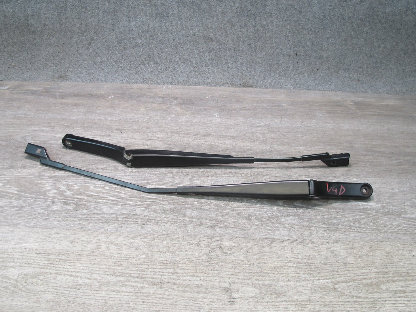 06-16 VW Golf R32 GTI Rabbit EOS Set of 2 Front Windshield Wiper Arm OEM