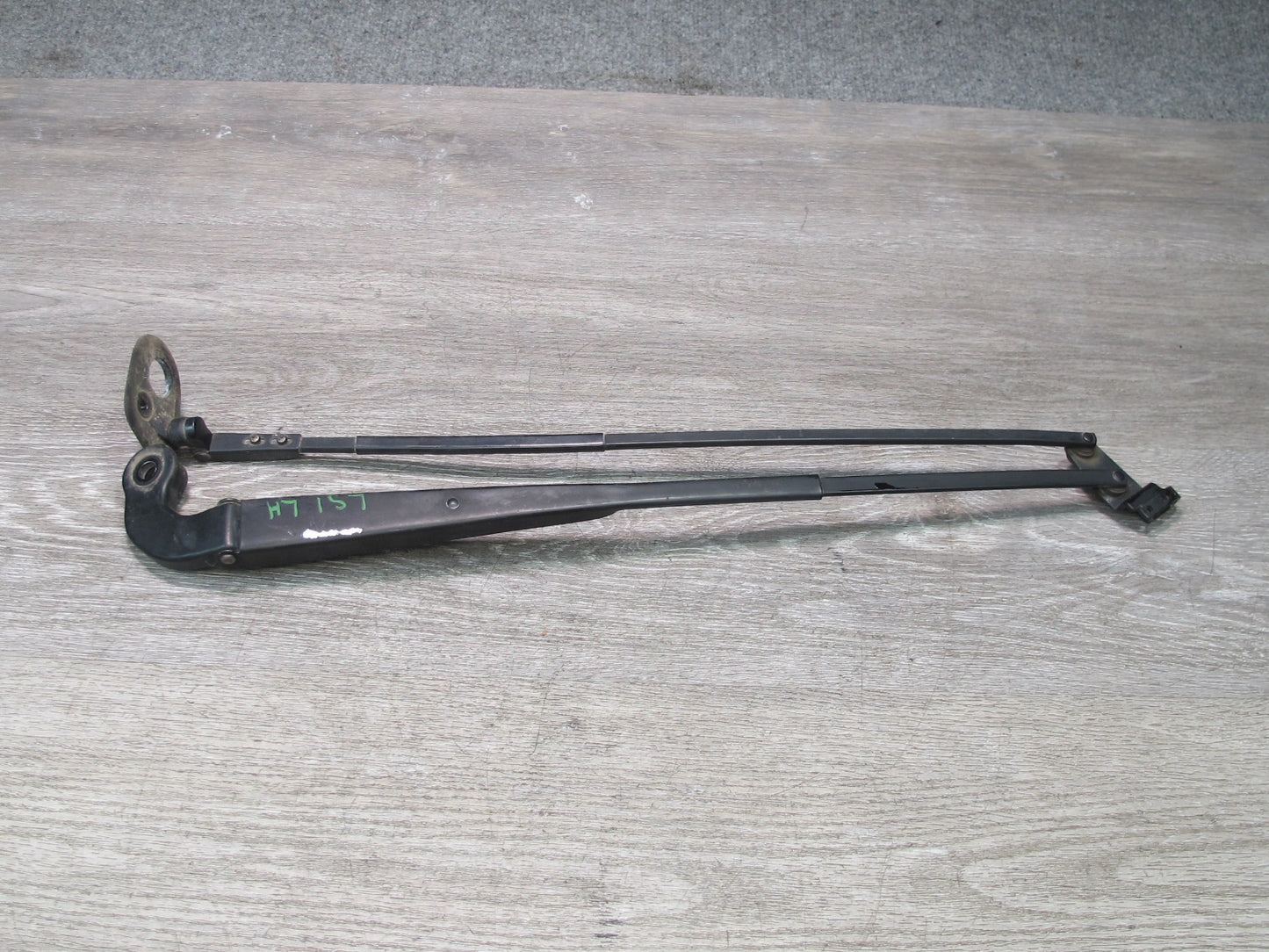 95-00 Lexus LS400 UCF20L Set of 2 Front Left & Right Windshield Wiper Arm OEM