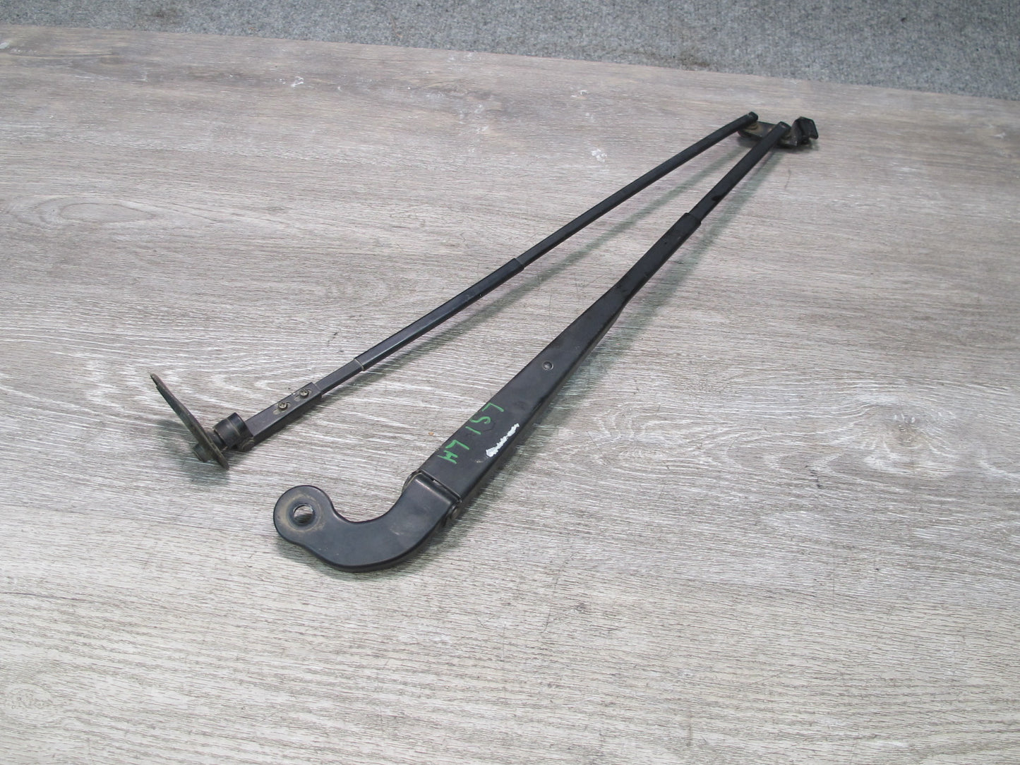 95-00 Lexus LS400 UCF20L Set of 2 Front Left & Right Windshield Wiper Arm OEM