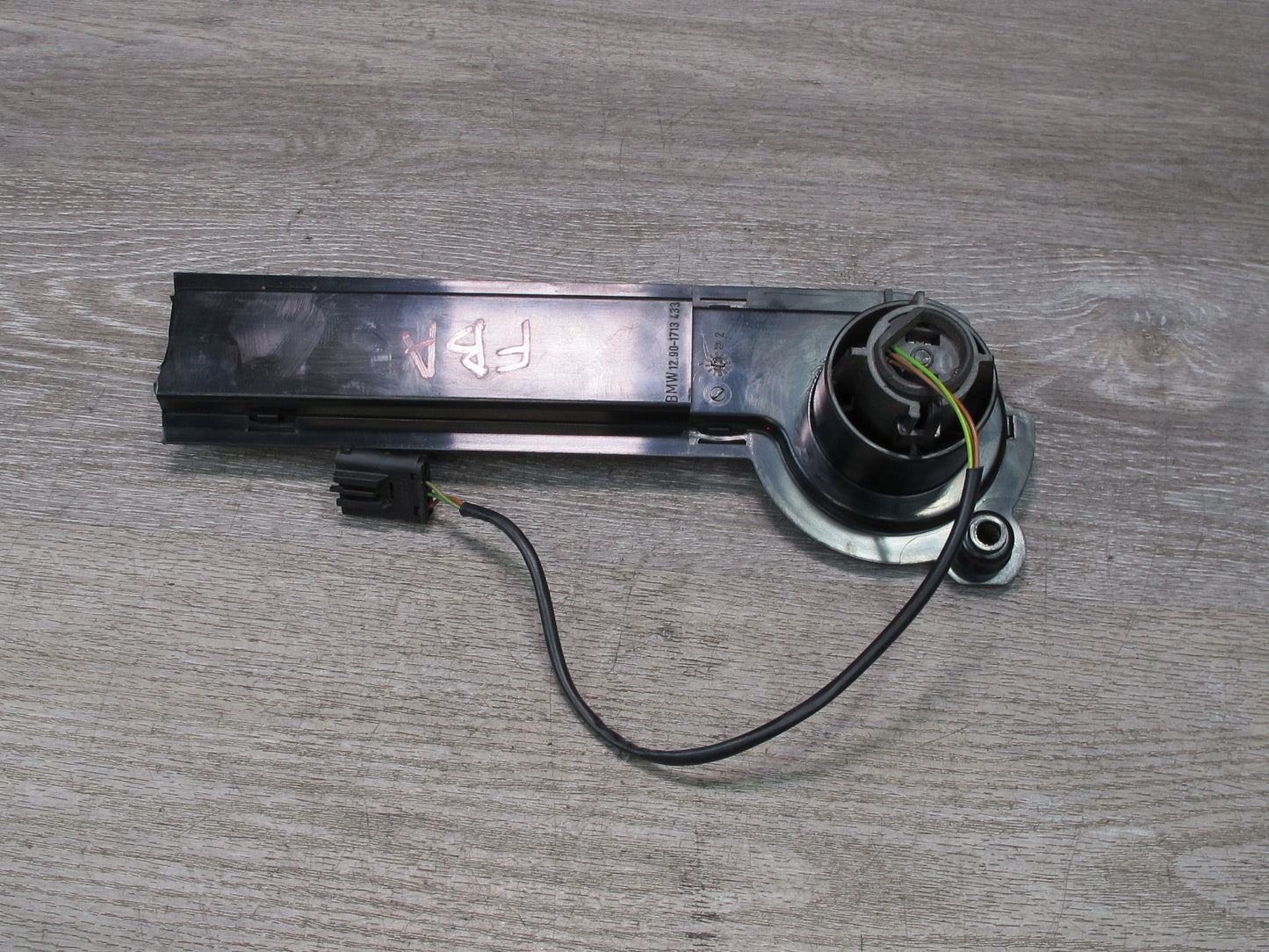 89-95 BMW E32 E34 ECU Fuse Box Cooling Fan Unit w Upper & Lower Cover Assy OEM