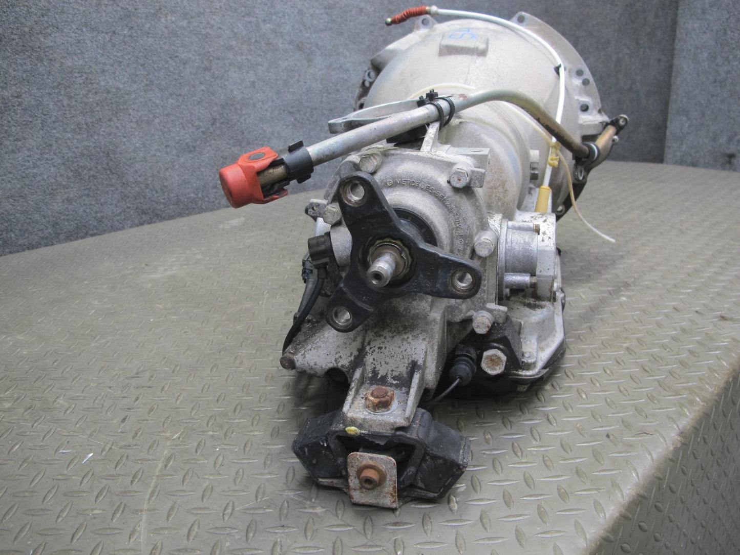 86-89 Mercedes R107 560SL M117 722.313 4-SPEED A/T Automatic Transmission 119K
