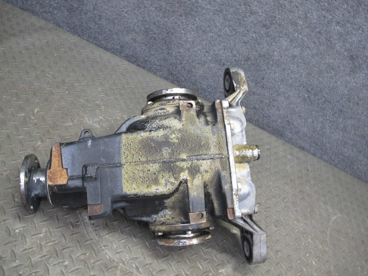 98-99 BMW E36 328i M52 M/T Manual Rear Differential Carrier 2.93 Ratio 135K OEM