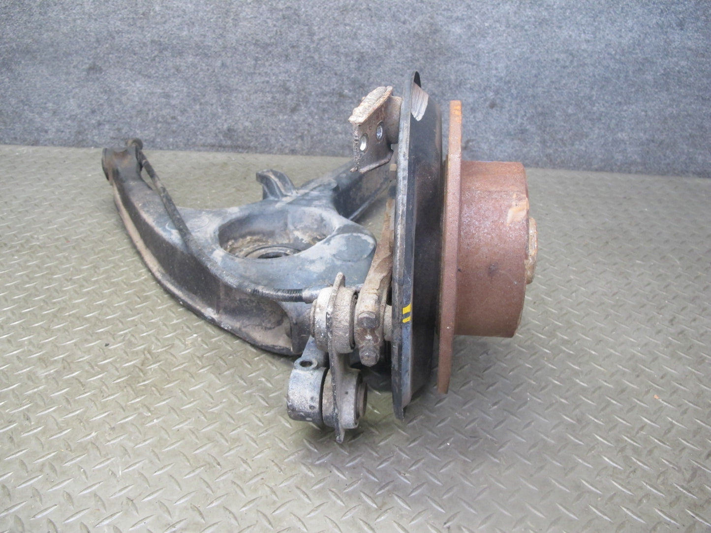86-89 Mercedes R107 560SL Rear Right Trailing Arm Spindle Knuckle Wheel Hub OEM