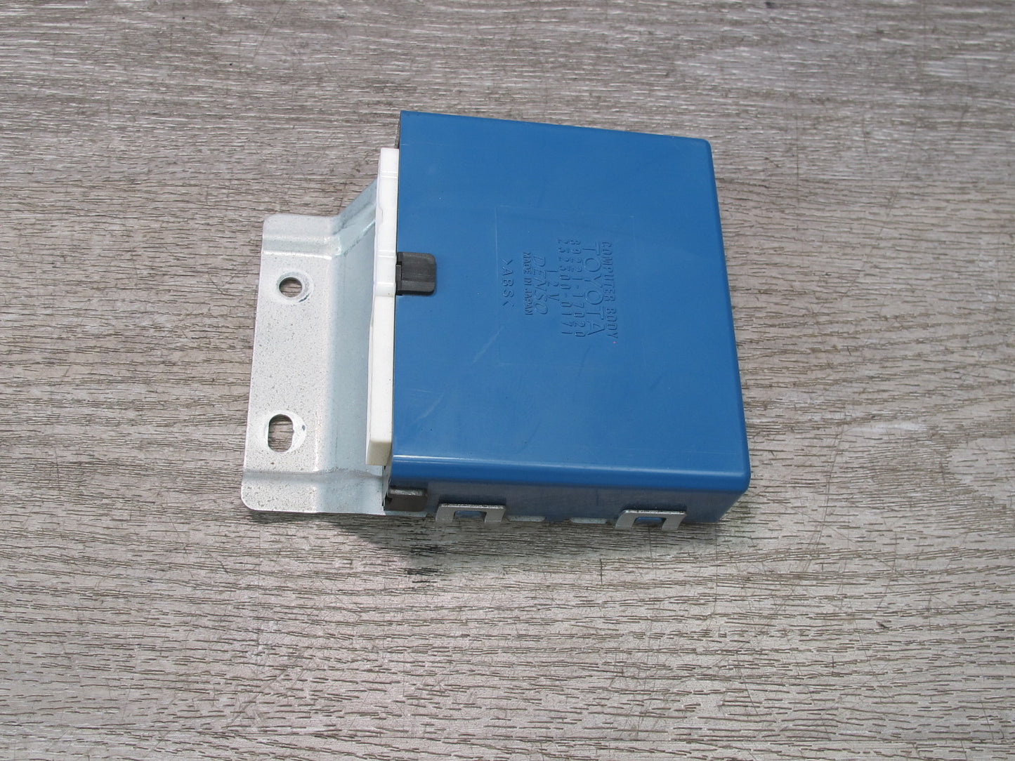 00-05 Toyota MR2 Spyder ZZW30L Multiplex Body Control Module 89221-17020 OEM