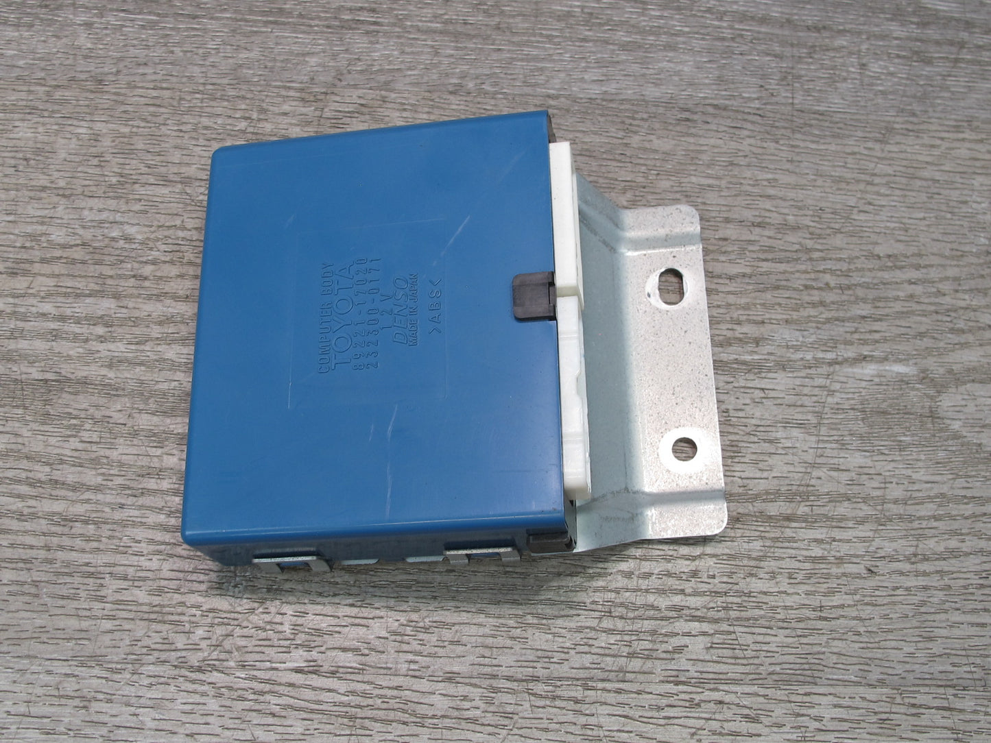 00-05 Toyota MR2 Spyder ZZW30L Multiplex Body Control Module 89221-17020 OEM