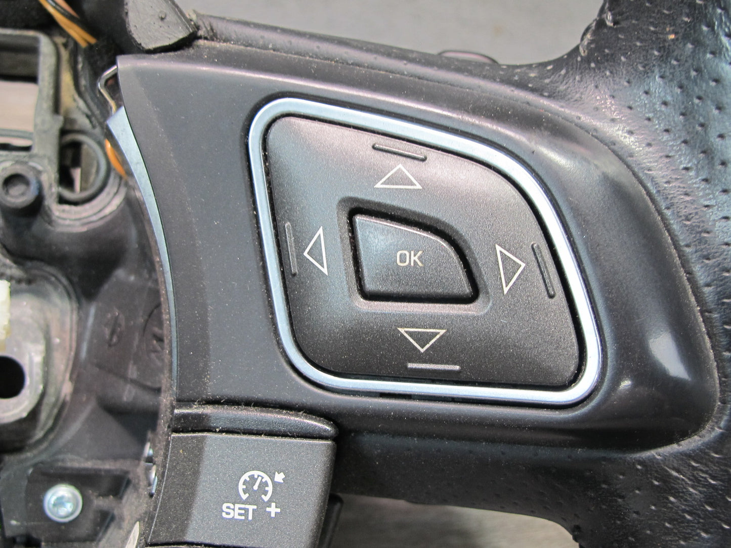 2012-2019 Range Rover Evoque L538 Leather Steering w Controls & Paddles