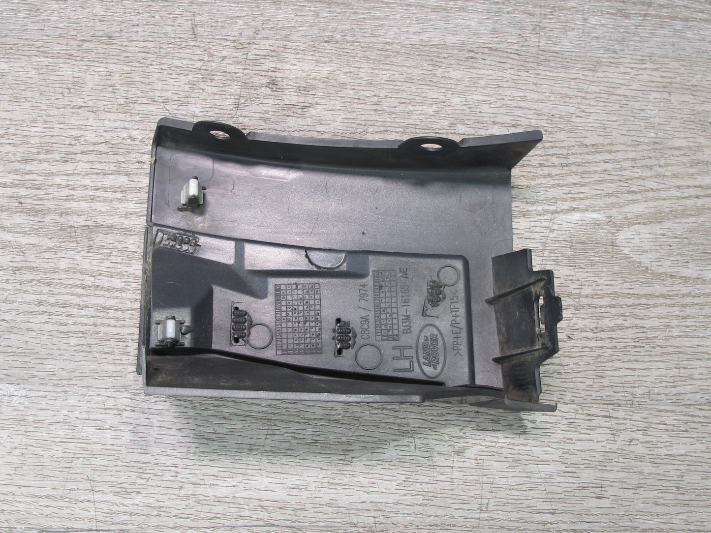 2012-2019 Range Rover Evoque L538 Front Left Fender Lower Trim Molding