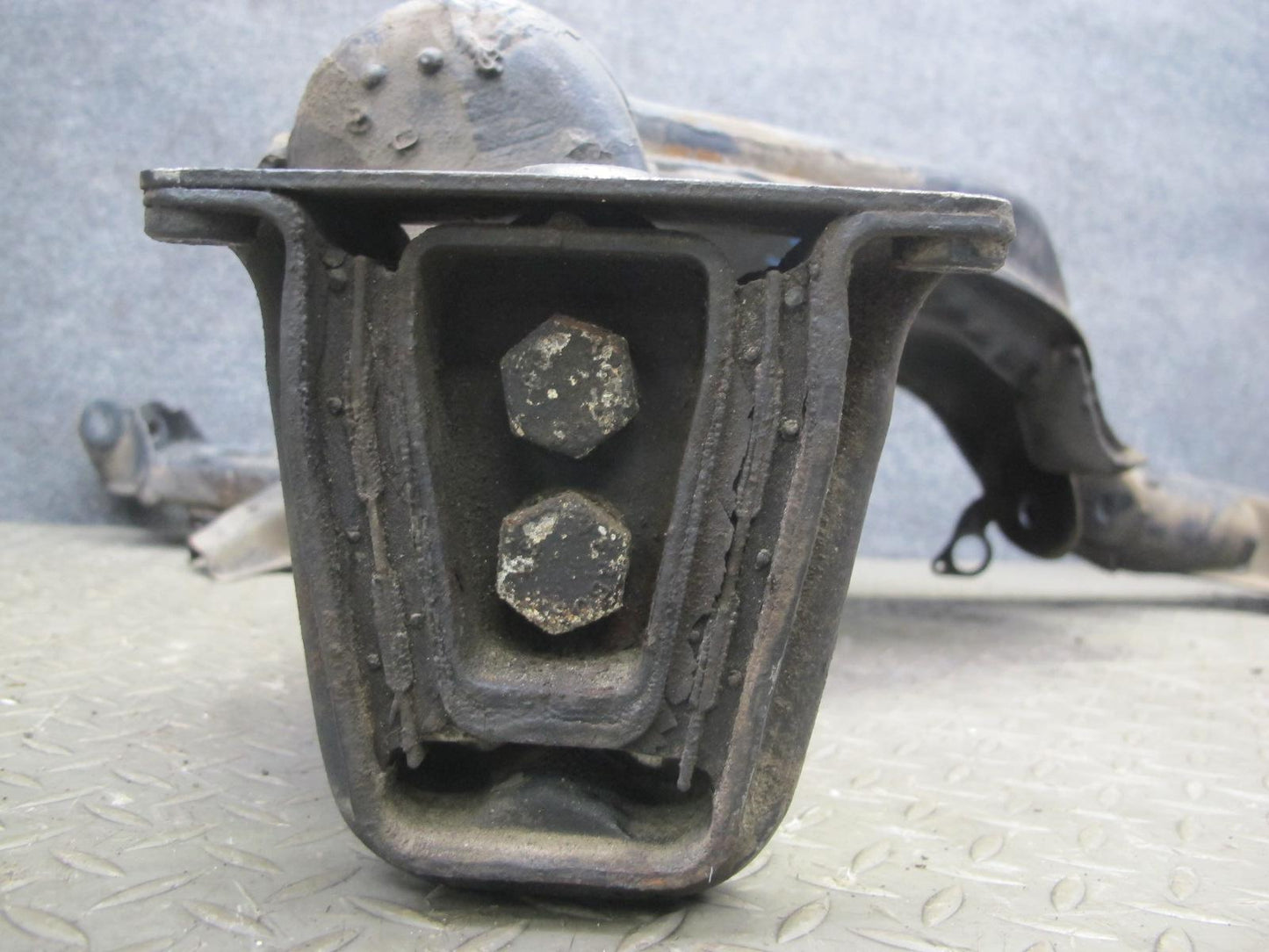 86-89 Mercedes R107 560SL Rear Suspension Subframe Crossmember Carrier OEM