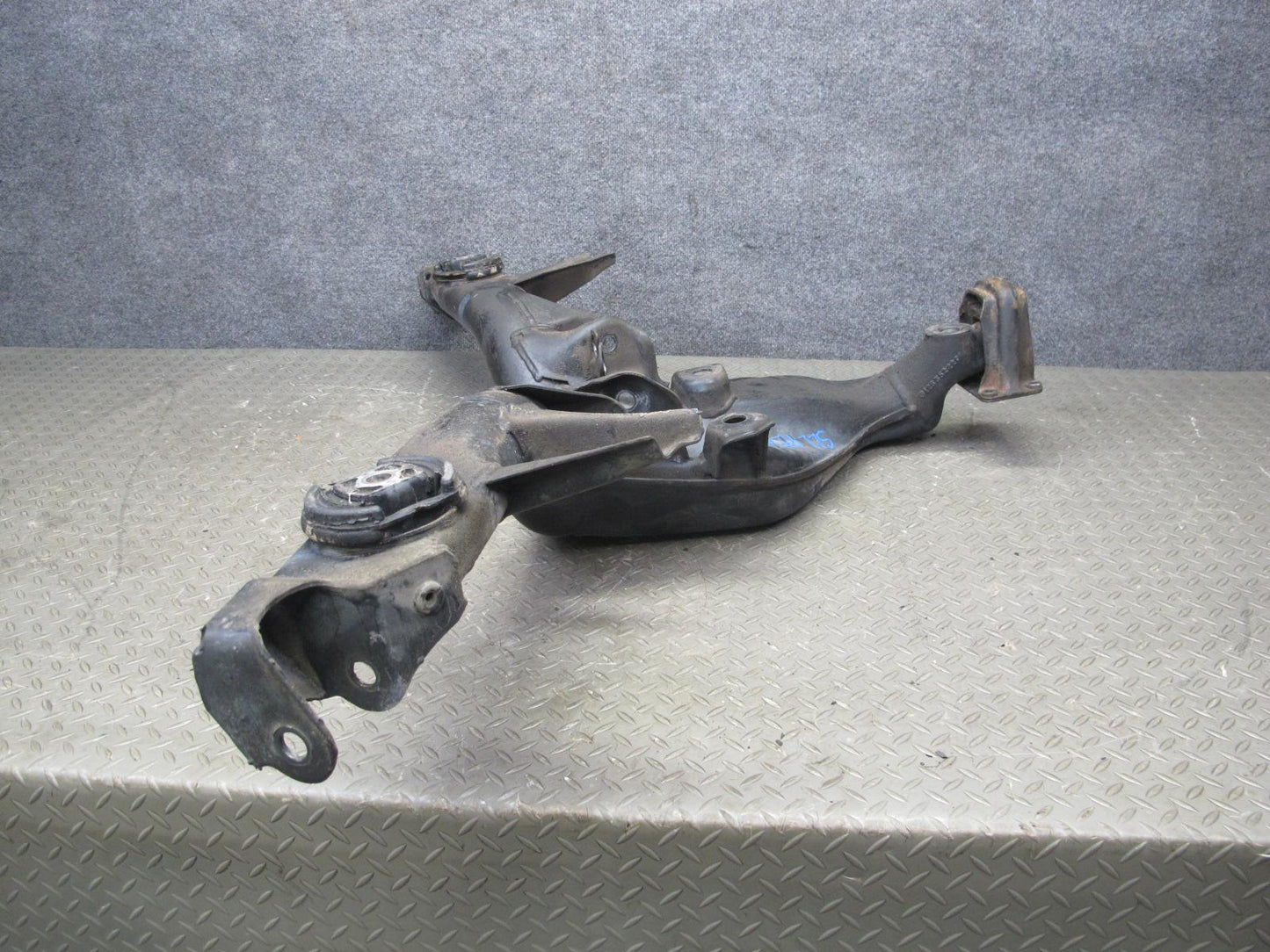 86-89 Mercedes R107 560SL Rear Suspension Subframe Crossmember Carrier OEM