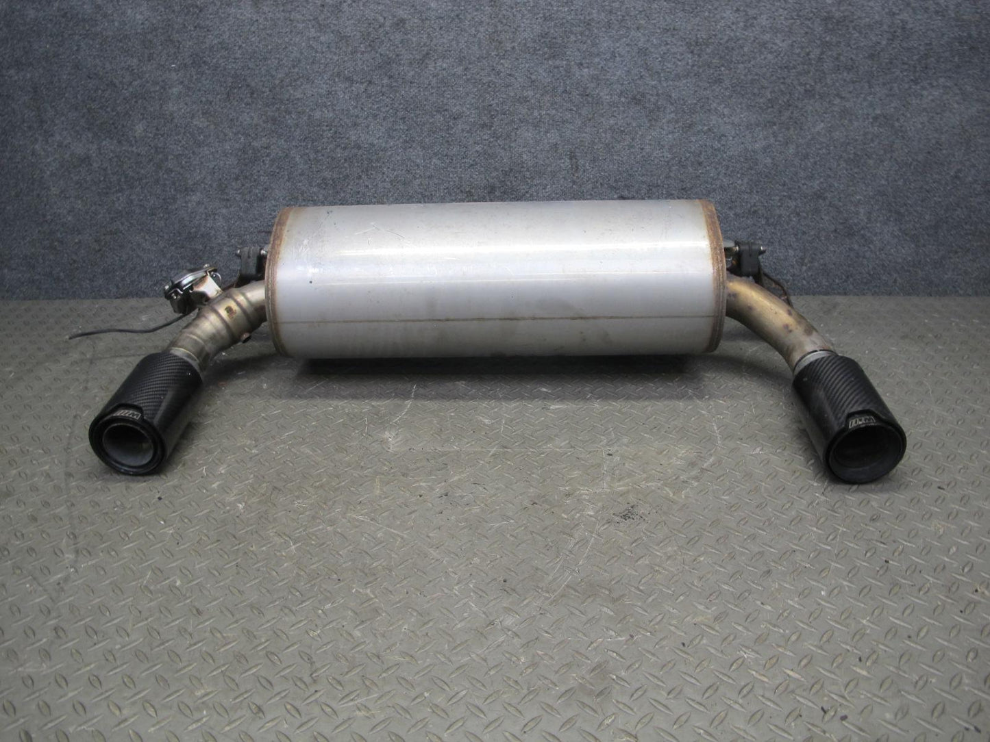 12-15 BMW F30 F32 F33 335i 335xi 435i Rear Exhaust Muffler w Tips 7602290 OEM