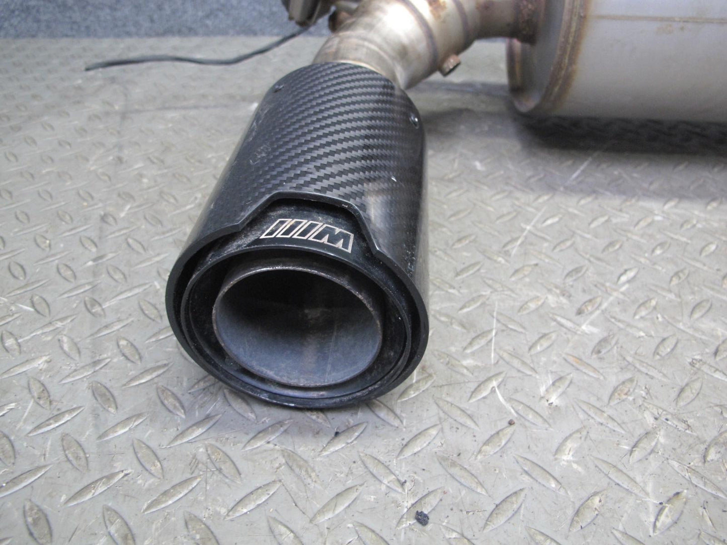 12-15 BMW F30 F32 F33 335i 335xi 435i Rear Exhaust Muffler w Tips 7602290 OEM