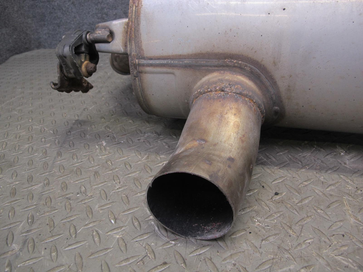 12-15 BMW F30 F32 F33 335i 335xi 435i Rear Exhaust Muffler w Tips 7602290 OEM