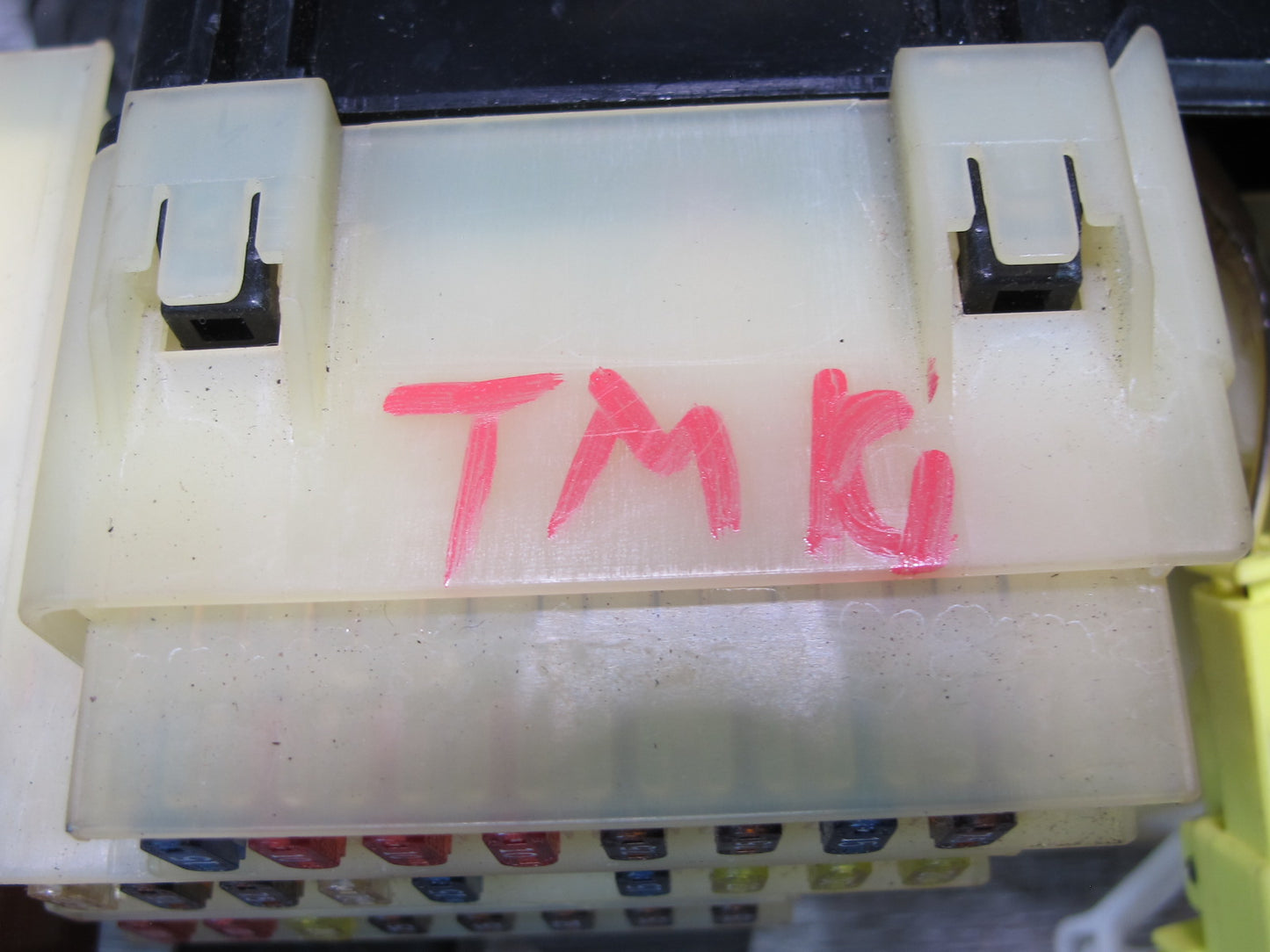 00-05 Toyota MR2 Spyder ZZW30L Interior Dash Fuse Relay Box Module OEM