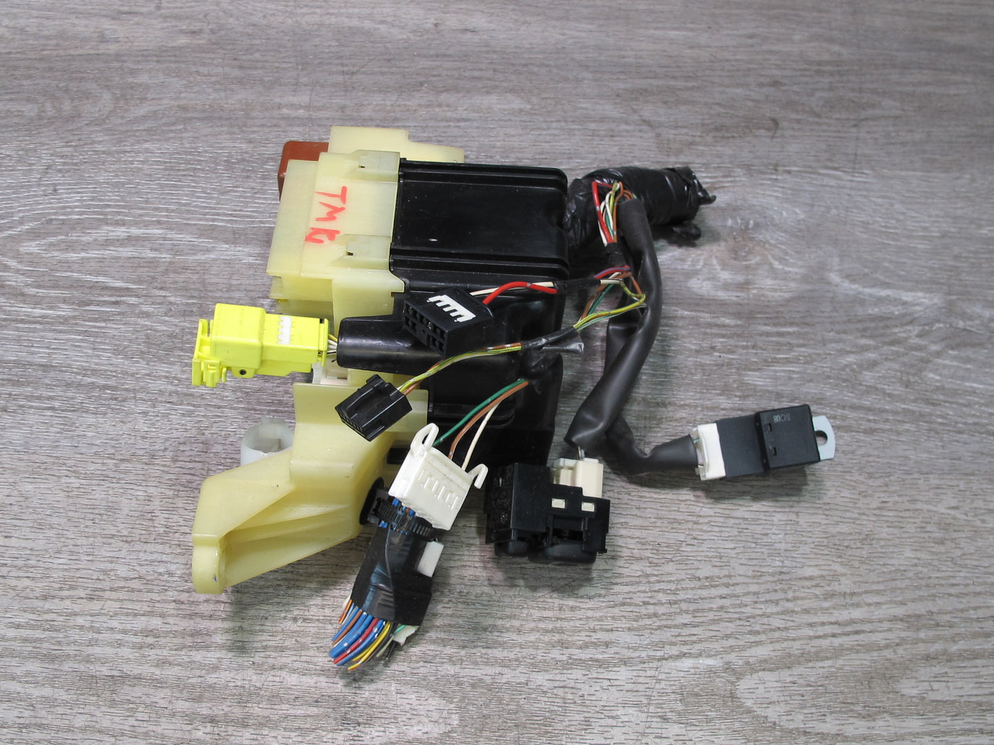 00-05 Toyota MR2 Spyder ZZW30L Interior Dash Fuse Relay Box Module OEM