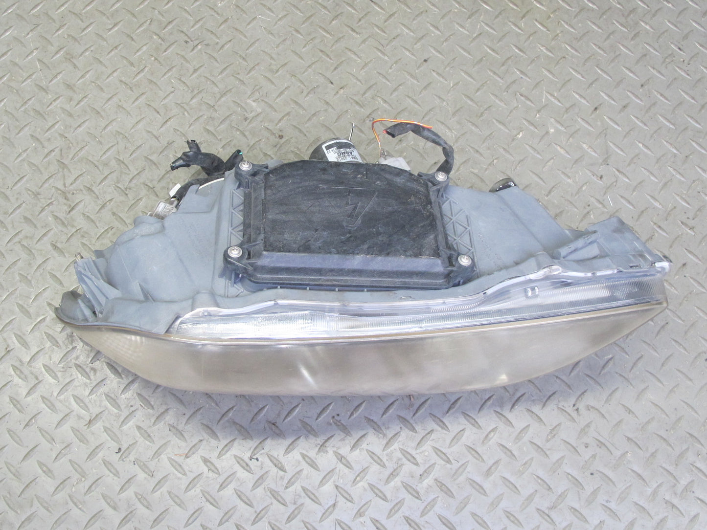 04-05 Lexus IS300 JCE10L Front Left Xenon HID Headlight Lamp OEM