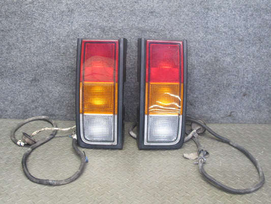 2003-2004 Hummer H2 Rear Left & Right Side Tail Light Lamp Set of 2
