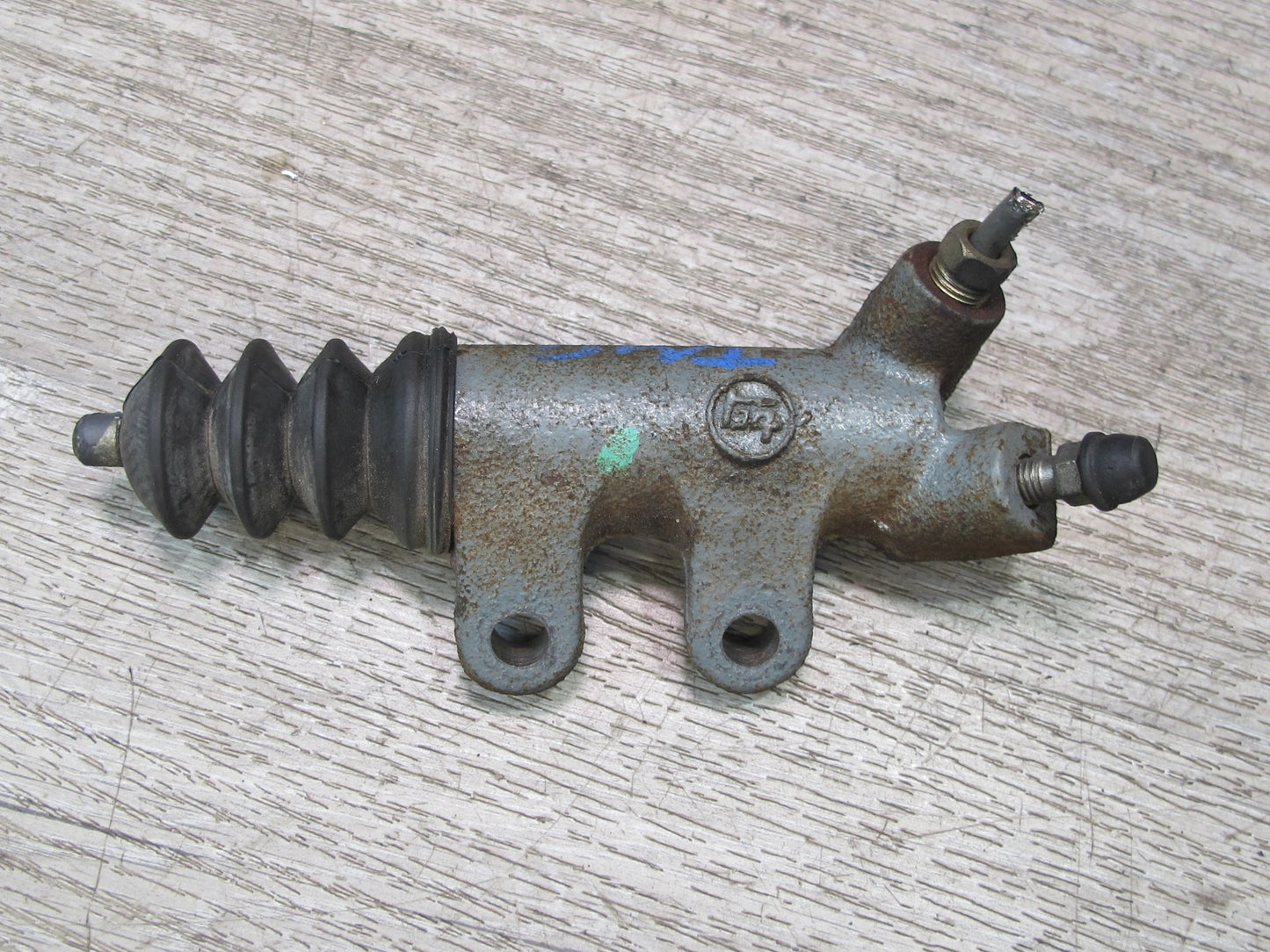 00-05 Toyota MR2 Spyder ZZW30L Clutch Slave Cylinder OEM