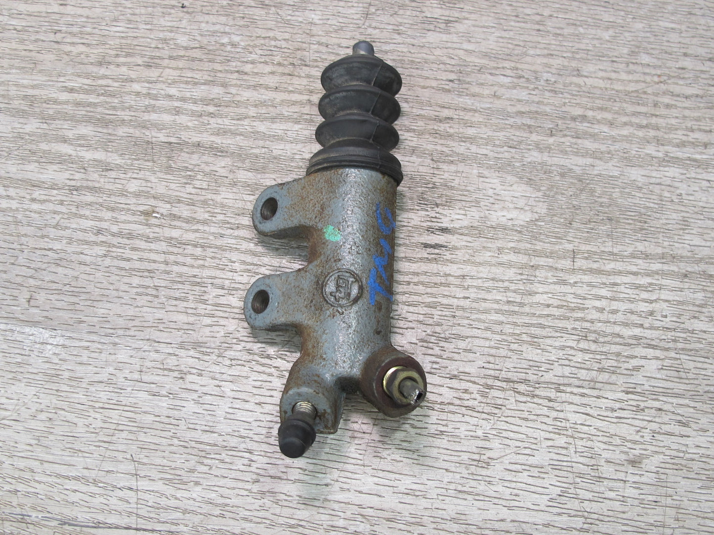 00-05 Toyota MR2 Spyder ZZW30L Clutch Slave Cylinder OEM