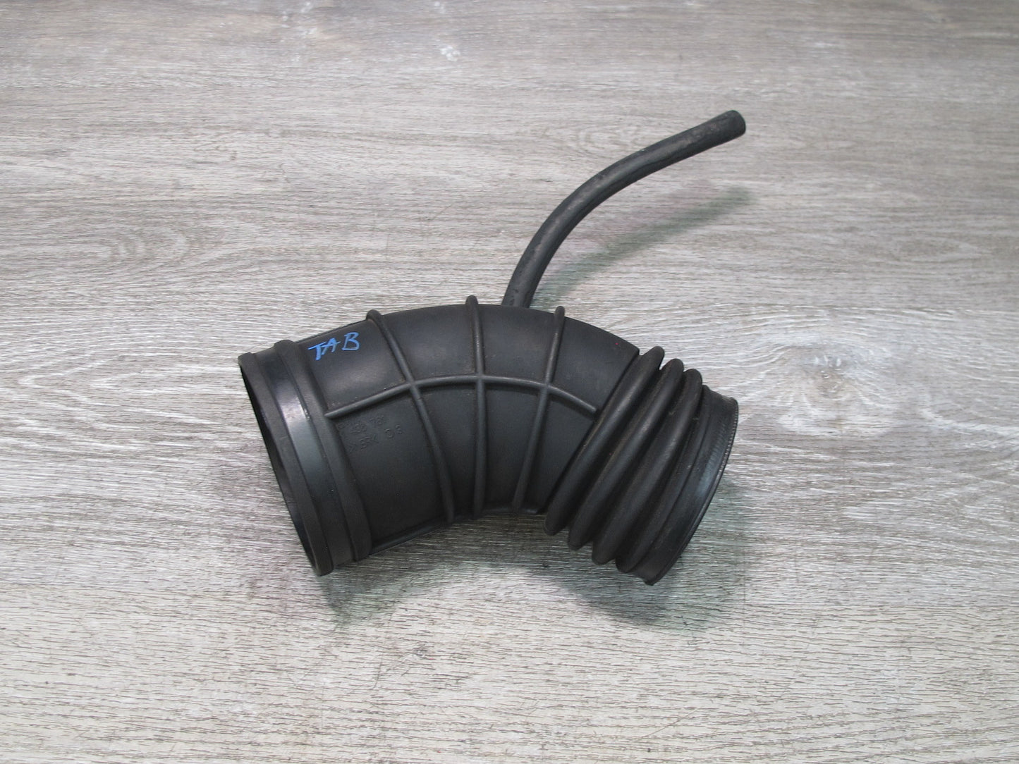 01-06 BMW E46 3-SERIES Air Intake Duct Hose Boot Tube 1438761 OEM