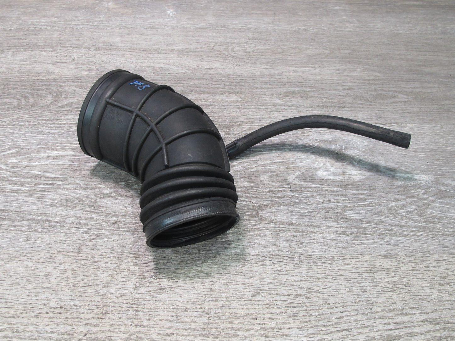 01-06 BMW E46 3-SERIES Air Intake Duct Hose Boot Tube 1438761 OEM