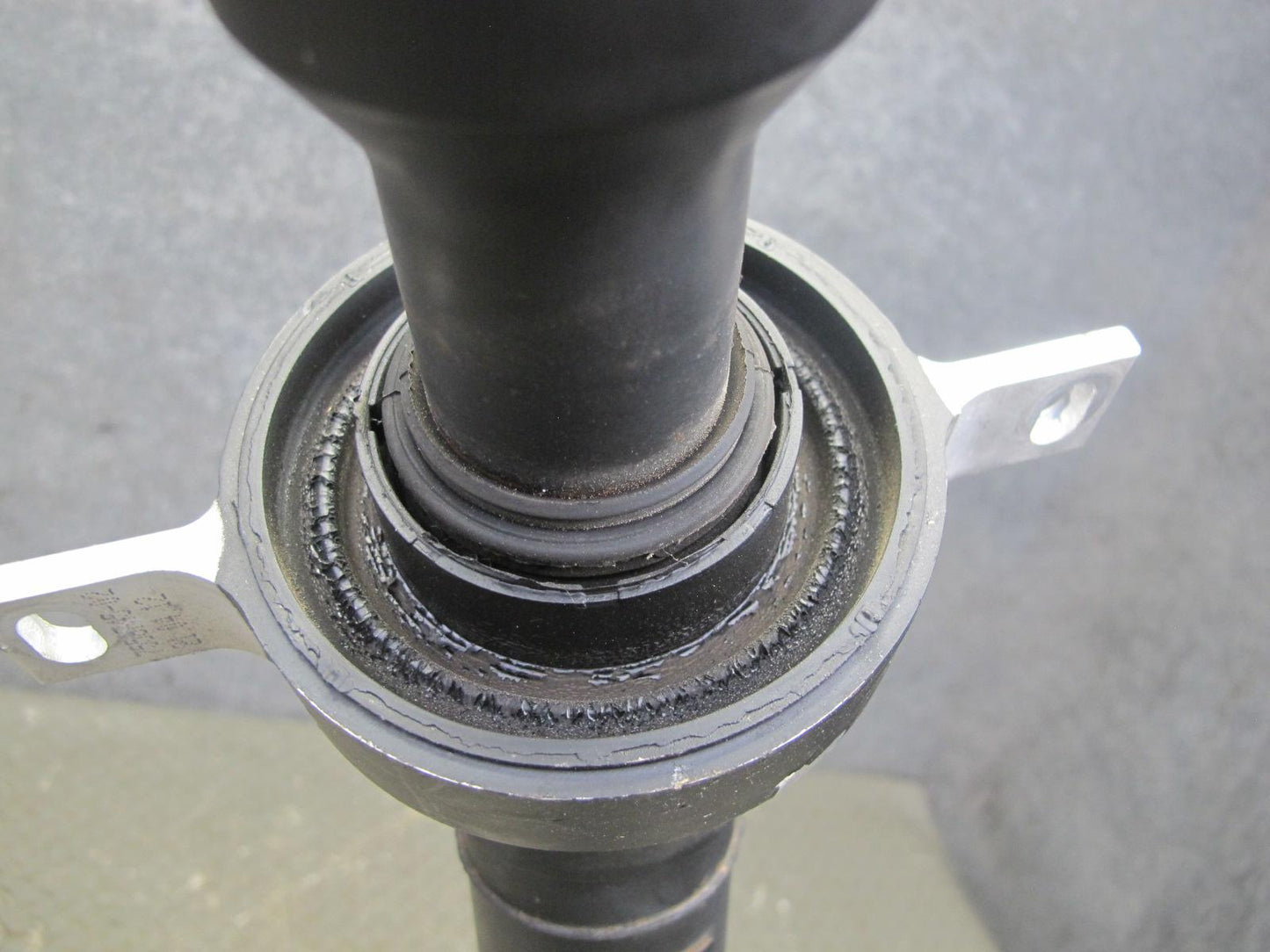 2007-2013 BMW E70 X5 AWD Rear Driveshaft Drive Shaft 7564398