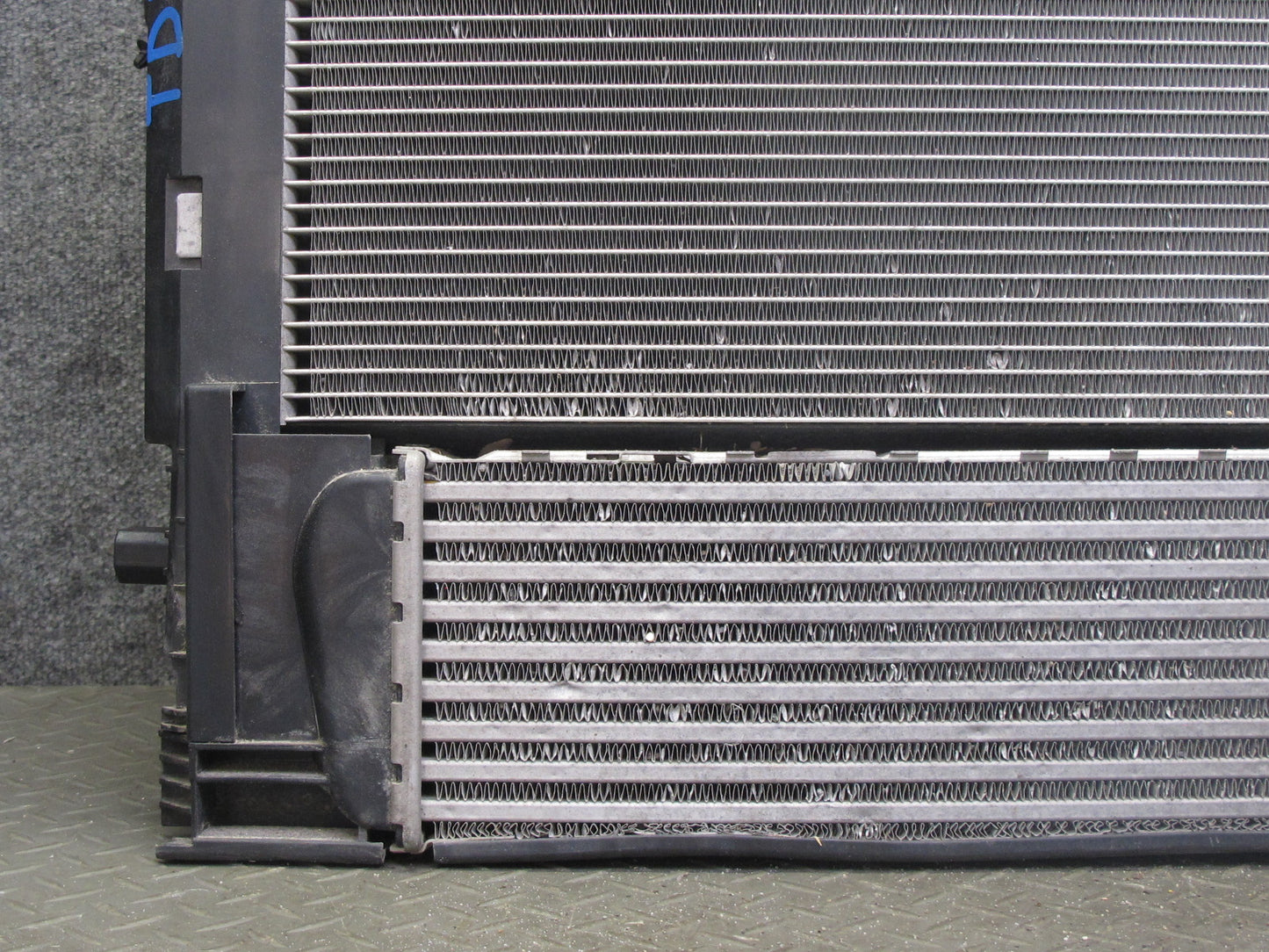 12-15 BMW F30 F32 N55 335i 335xi A/T Engine Cooling Radiator Intercooler Fan OEM