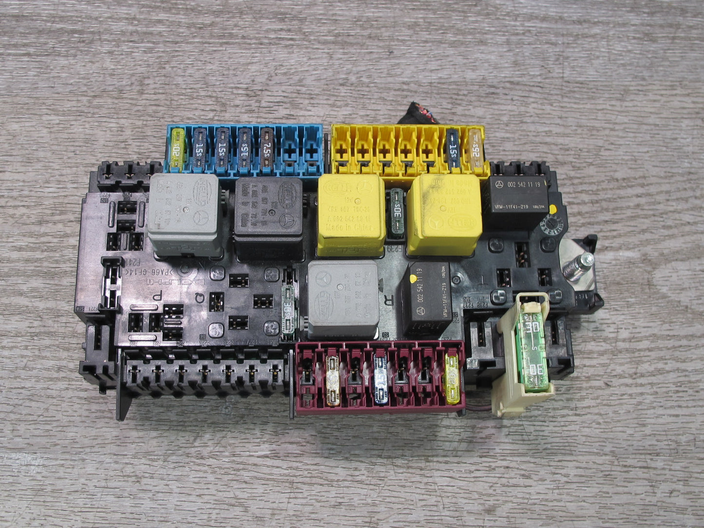 12-15 Mercedes X166 W166 GL Ml-class Engine Bay Junction Fuse Relay Box OEM
