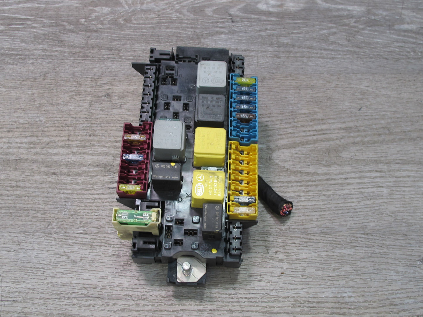 12-15 Mercedes X166 W166 GL Ml-class Engine Bay Junction Fuse Relay Box OEM