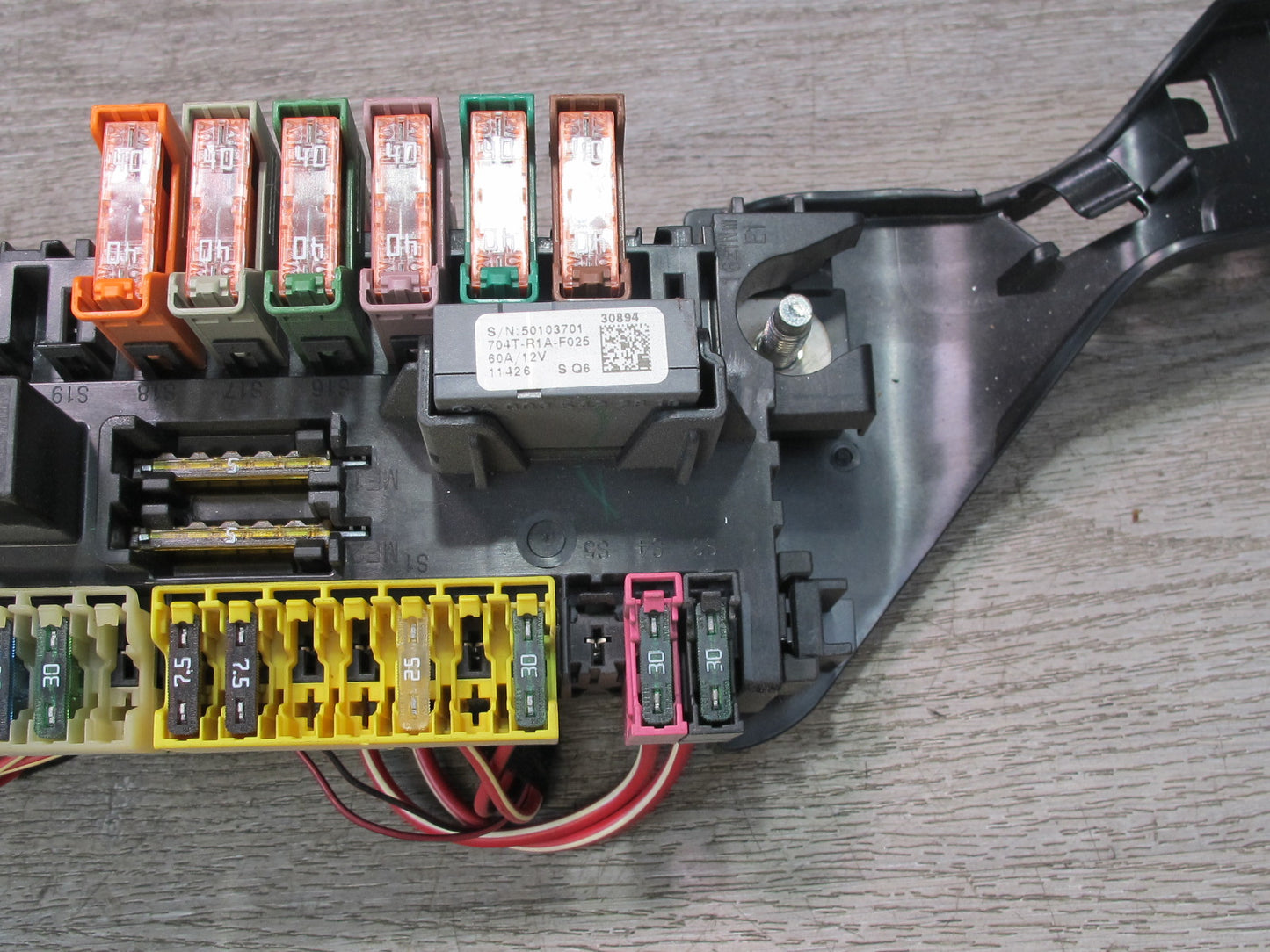 12-15 Mercedes X166 W166 GL Ml-class Front Right Under Seat Relay Fuse Box OEM