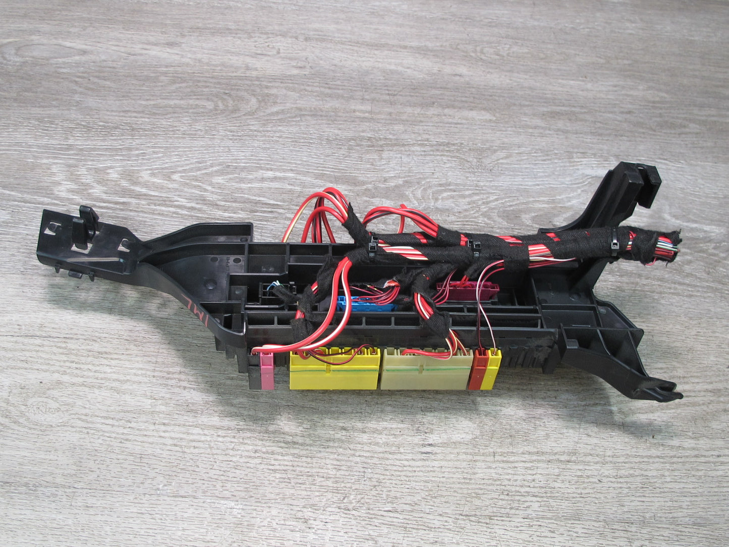 12-15 Mercedes X166 W166 GL Ml-class Front Right Under Seat Relay Fuse Box OEM