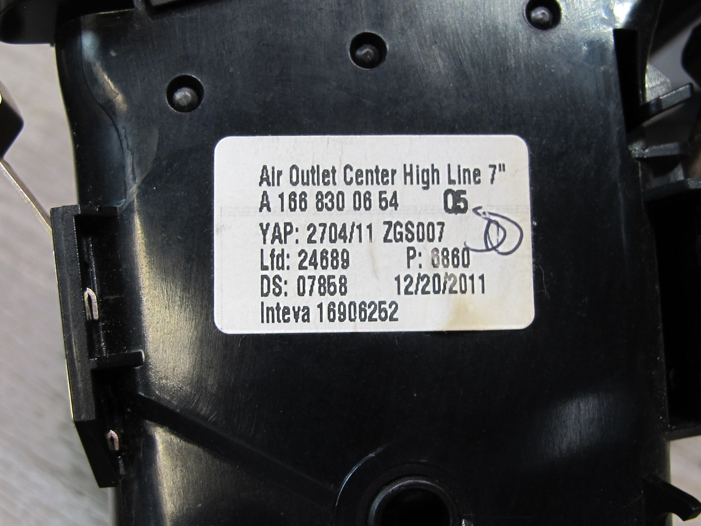 12-15 Mercedes W166 Ml-class Dash Front Center Heater Air Vent 1668300654 OEM