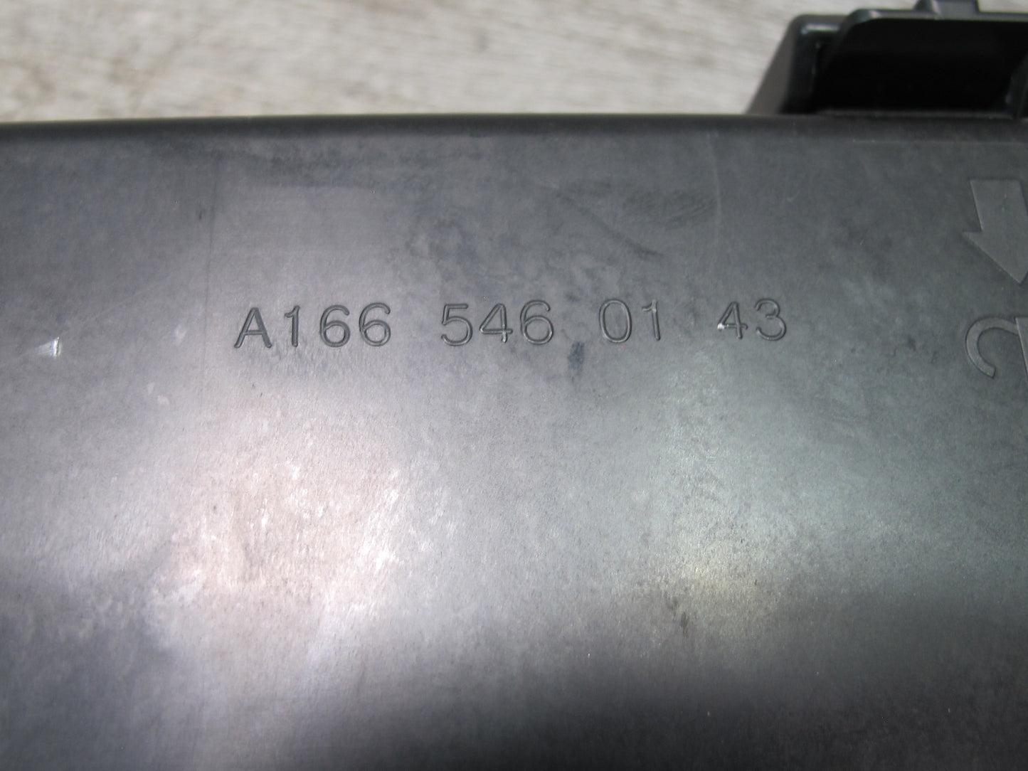 12-15 Mercedes W166 ML350 M276 Engine Bay Relay Fuse Box 1665460143 OEM