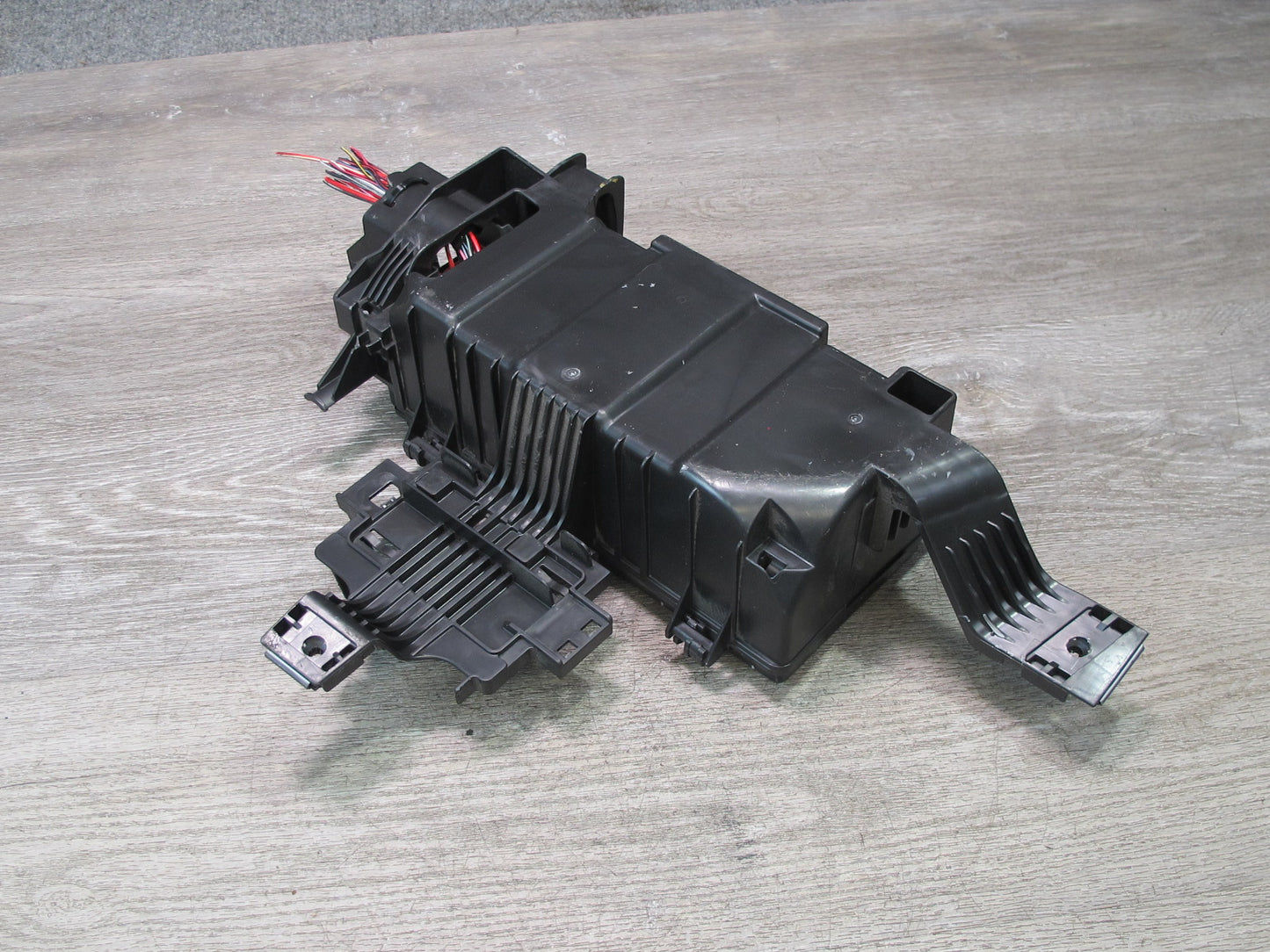12-15 Mercedes W166 ML350 M276 Engine Bay Relay Fuse Box 1665460143 OEM
