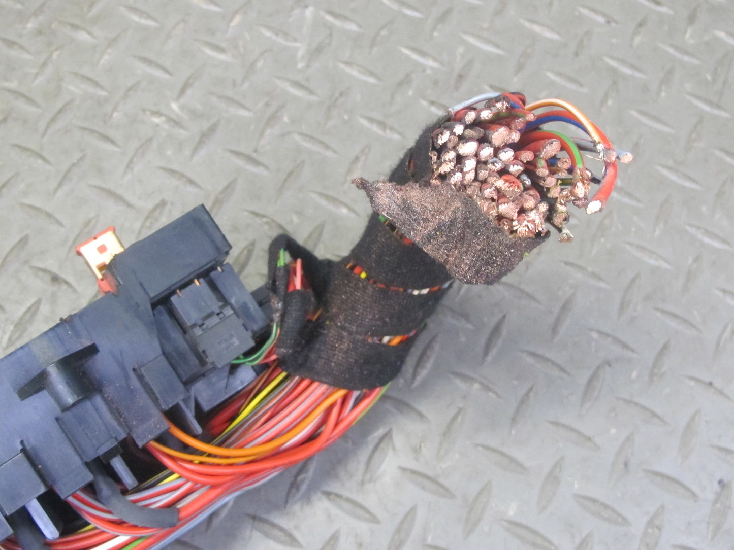 2000-2004 Porsche Boxster 986 Fuse Relay Junction Box Module Unit