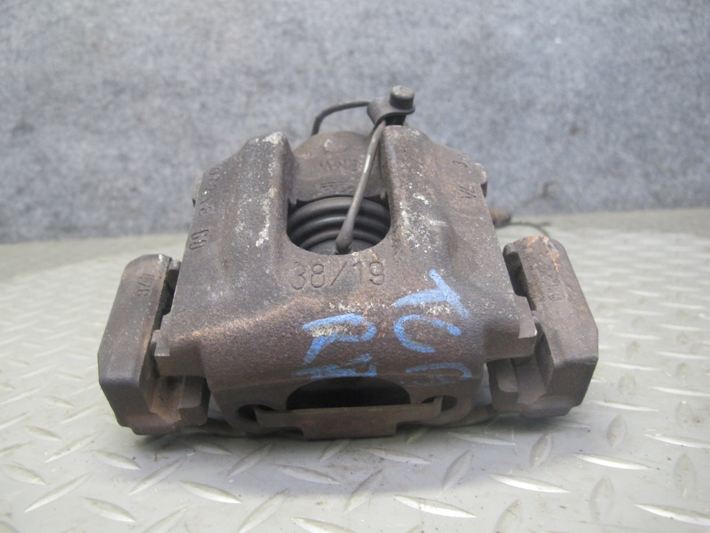 96-99 BMW E36 323i 328i Convertible Set of 2 Rear Left & Right Brake Caliper OEM