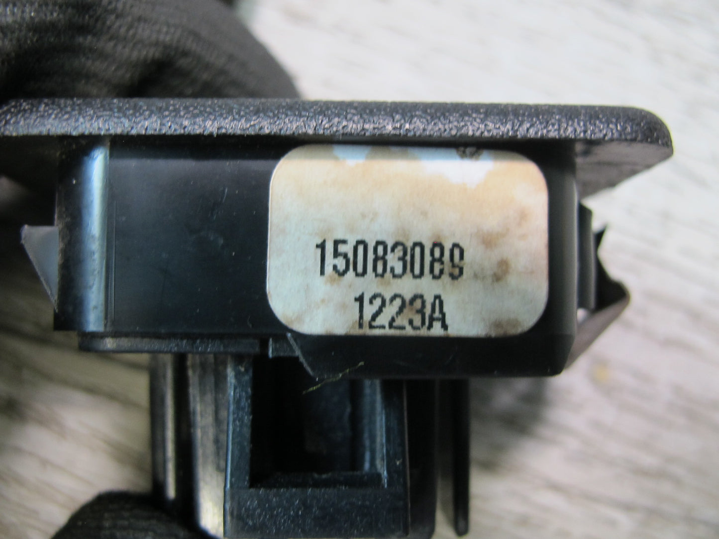 2003-2005 Hummer H2 Rear Back Door Lock Unlock Switch 15083089