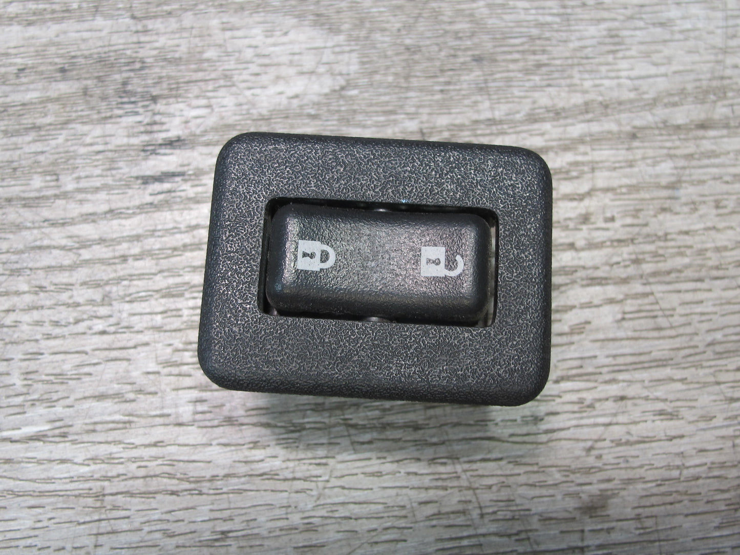 2003-2005 Hummer H2 Rear Back Door Lock Unlock Switch 15083089