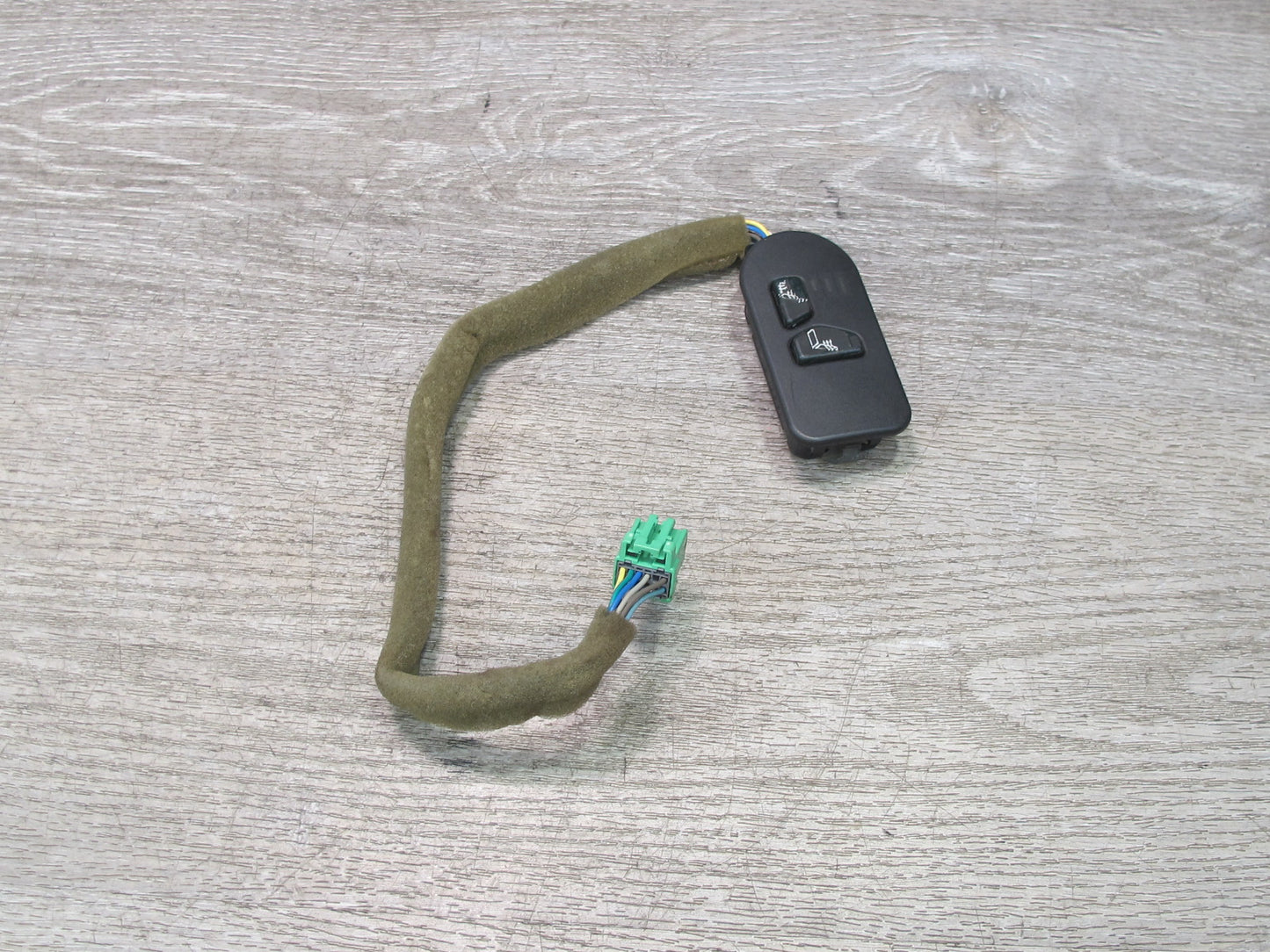 2003-2007 Hummer H2 Front Right Pass Side Door Seat Heat Heater Switch