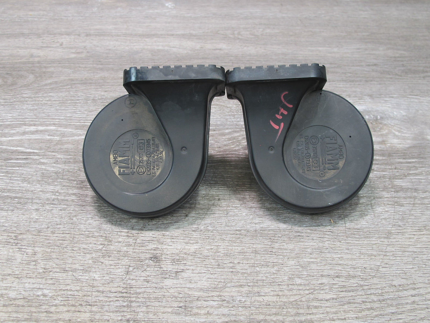 2003-2009 Hummer H2 High & Low Tone Note Pitch Horn Signal Set of 2