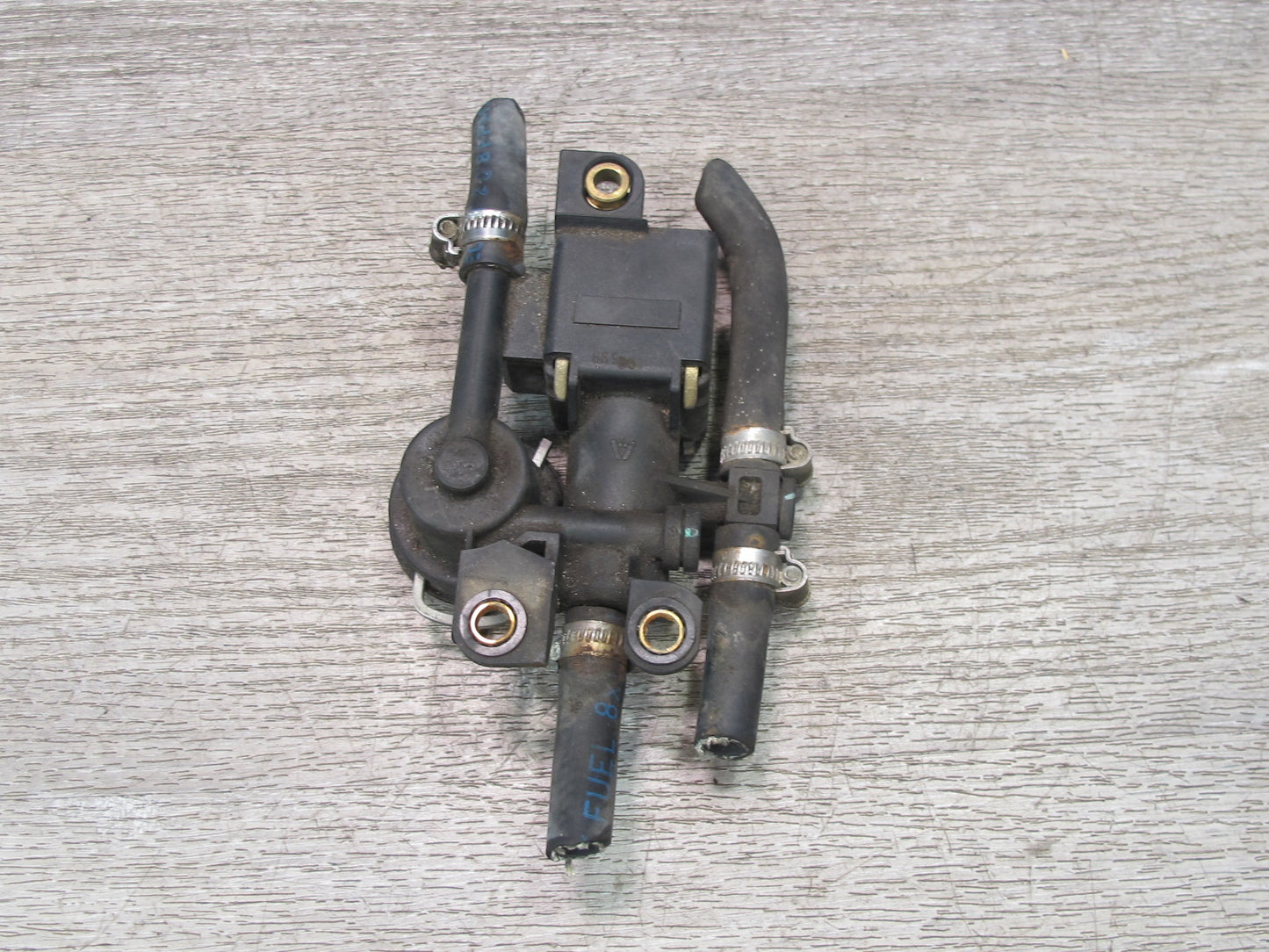 96-99 BMW E36 E39 Z3 M52 M50 Fuel Pressure Regulator Control Valve 1740281 OEM