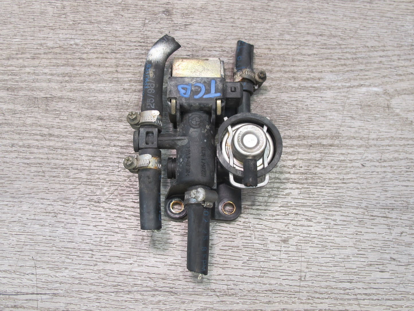 96-99 BMW E36 E39 Z3 M52 M50 Fuel Pressure Regulator Control Valve 1740281 OEM