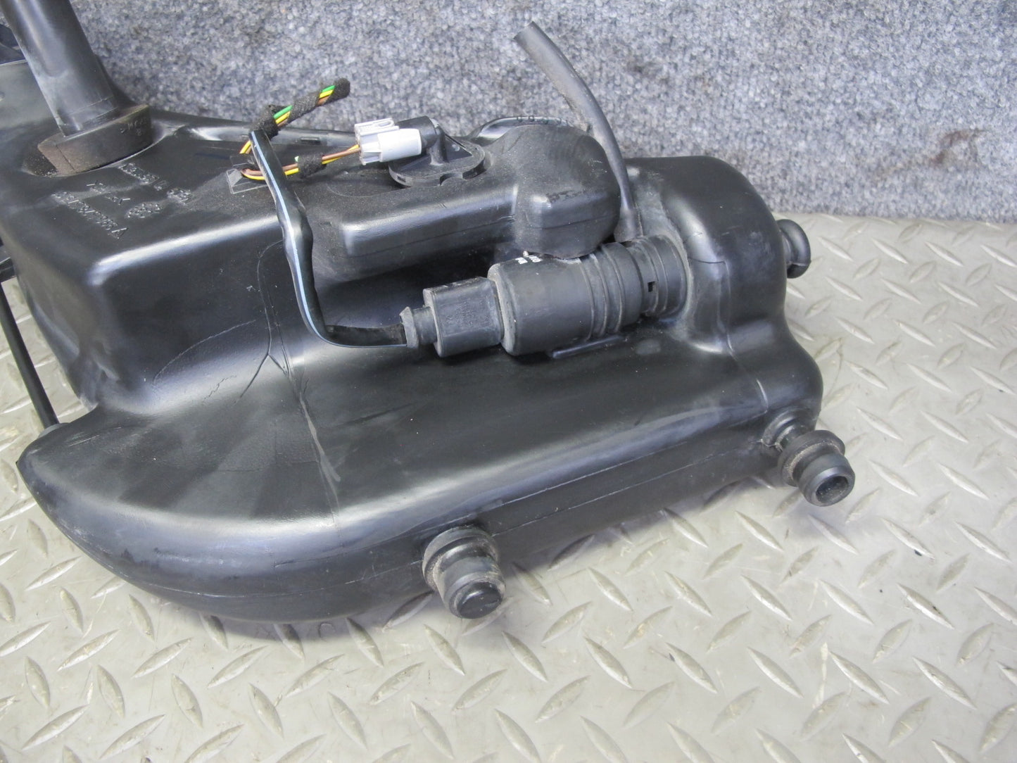 1997-2004 Porsche Boxster 986 Windshield Washer Reservoir Tank W/ Pump