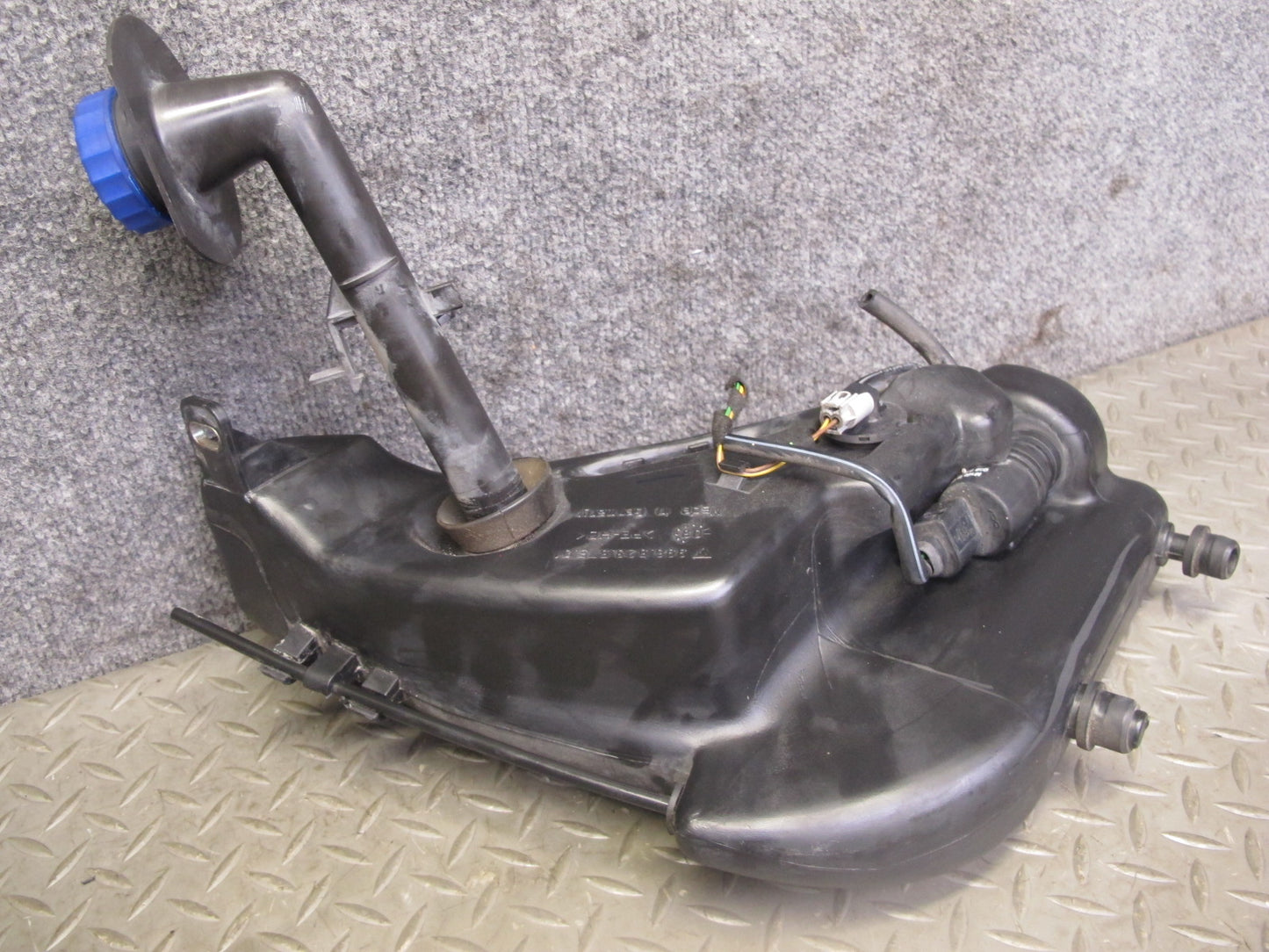 1997-2004 Porsche Boxster 986 Windshield Washer Reservoir Tank W/ Pump