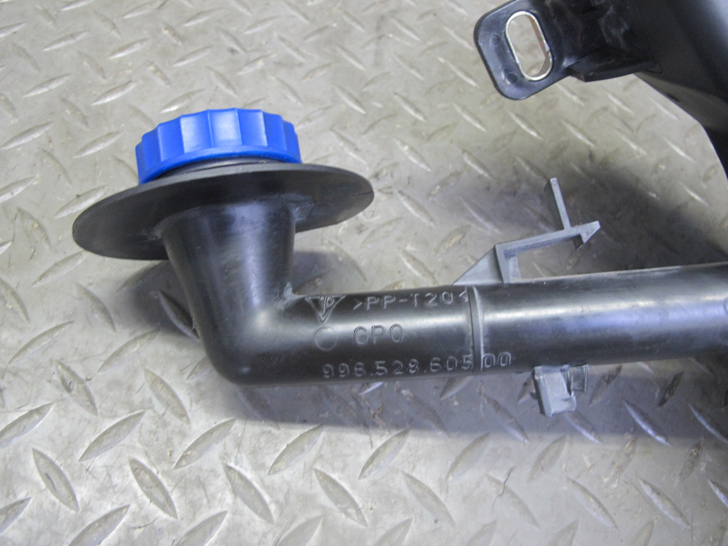 1997-2004 Porsche Boxster 986 Windshield Washer Reservoir Tank W/ Pump