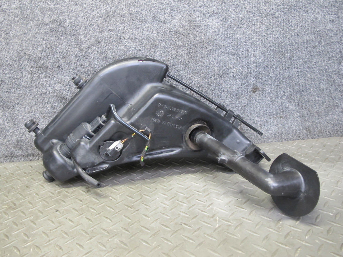 1997-2004 Porsche Boxster 986 Windshield Washer Reservoir Tank W/ Pump