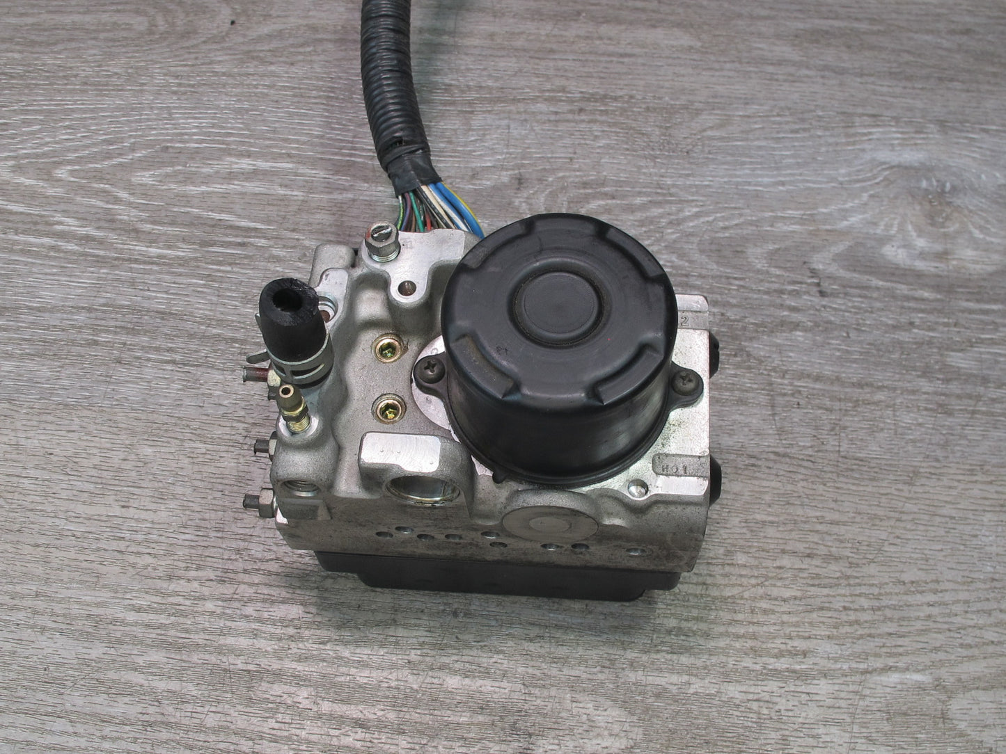 02-05 Lexus JCE10L IS300 Anti Lock Brake ABS Pump Module 44540-53020 OEM