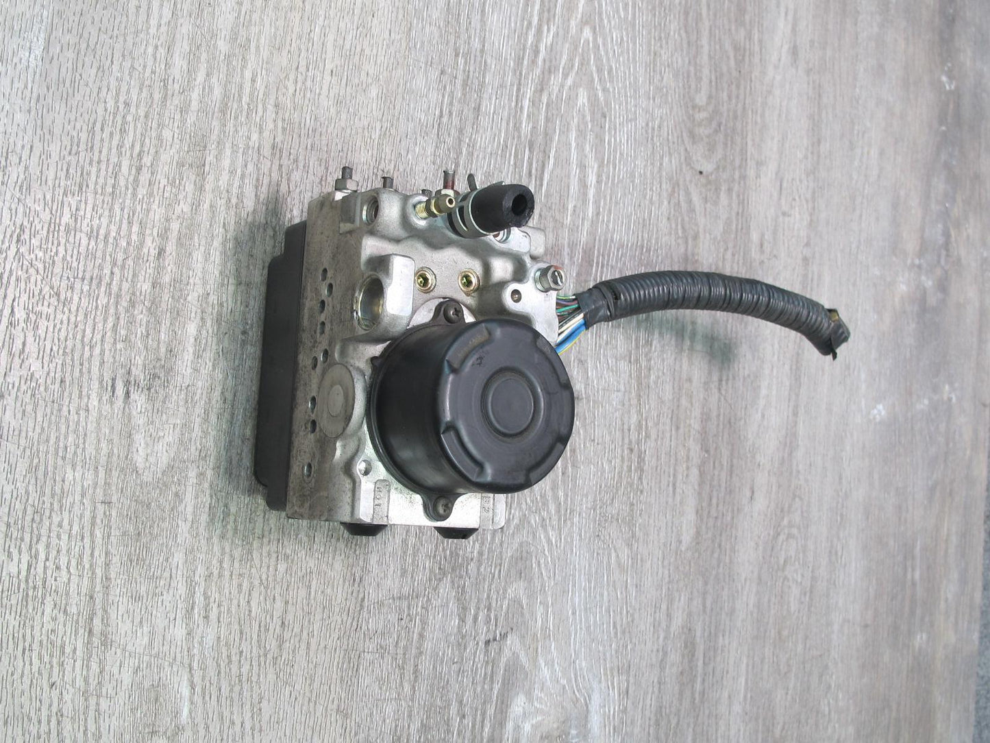 02-05 Lexus JCE10L IS300 Anti Lock Brake ABS Pump Module 44540-53020 OEM