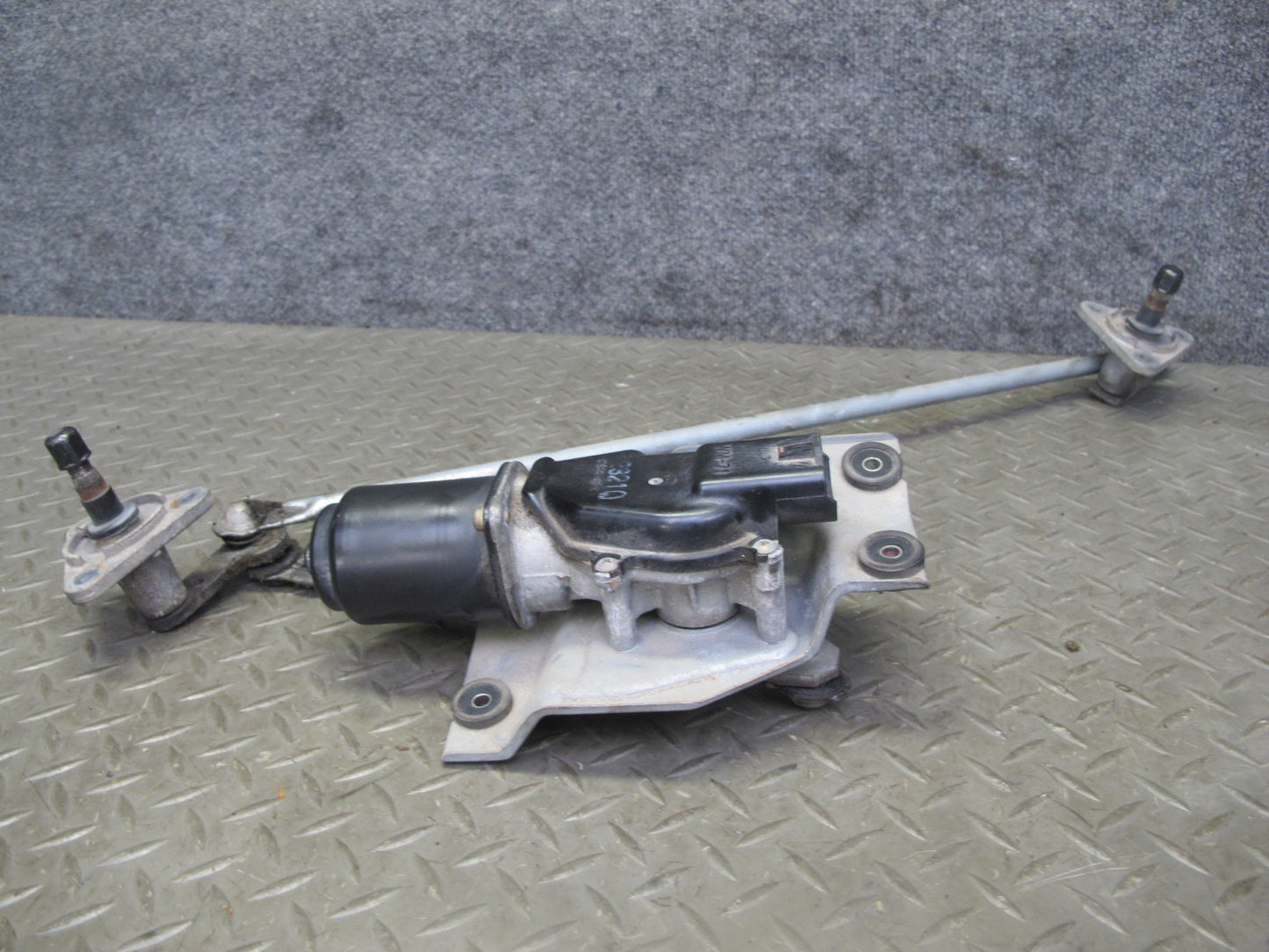 00-09 Honda S2000 Windshield Wiper Transmission Linkage w Motor OEM